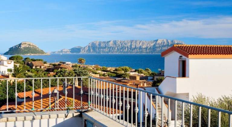 Big apartment with patio, grill & yard | Beach nearby | Pets are welcome in Golfo Aranci