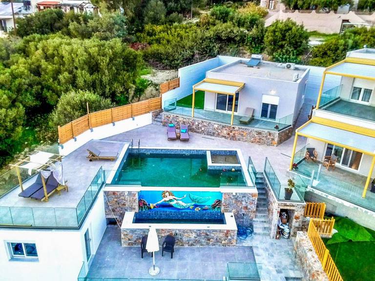 Vacation home with barbecue, yard & terrace | Mountain view — photo 2