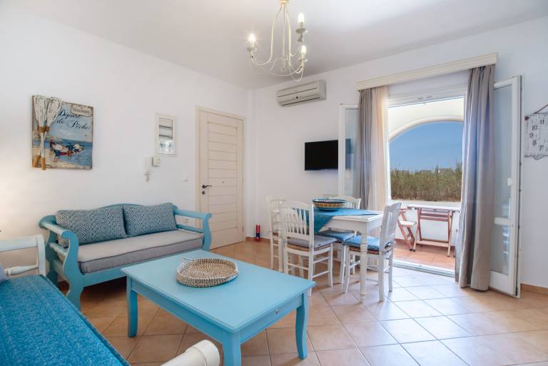 Aparthotel with patio & grill | Sea view | Close to the beach | Pet-friendly — photo 3
