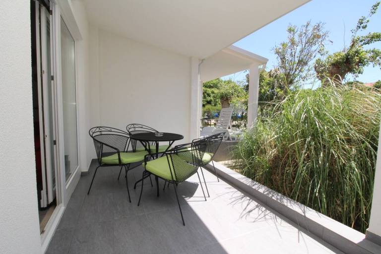 Children-friendly pleasant holiday apartment with terrace, BBQ & garden | Next to the beach | Pets allowed — photo 4