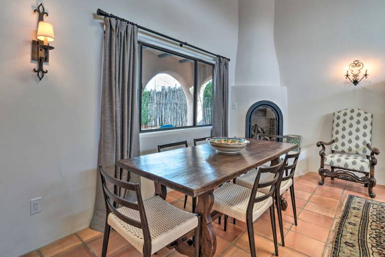 Adobe House w/ Patio - Walk to Dtwn Plaza & Shops! — photo 2