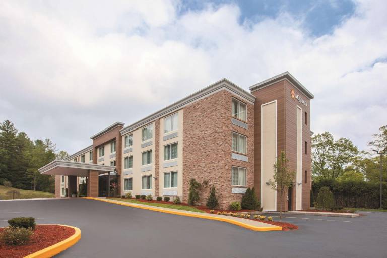 La Quinta Inn & Suites by Wyndham Sturbridge in Sturbridge, MA