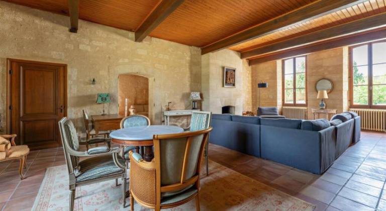 House with pool, patio & grill — photo 4