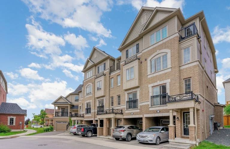 House Oshawa