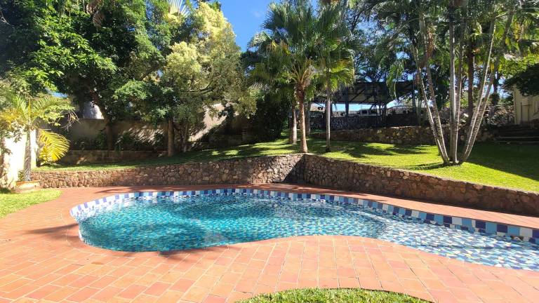 Charming 3 bedroom guesthouse 2300