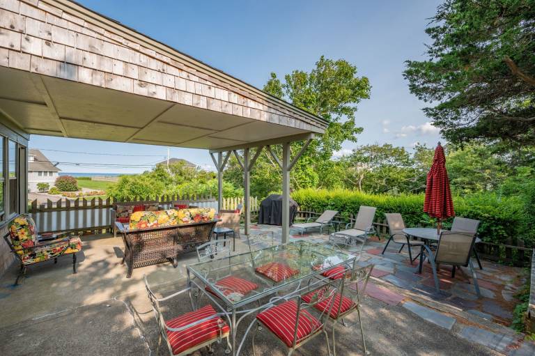 Family-Friendly Sagamore Beach Cottage Escape — photo 3