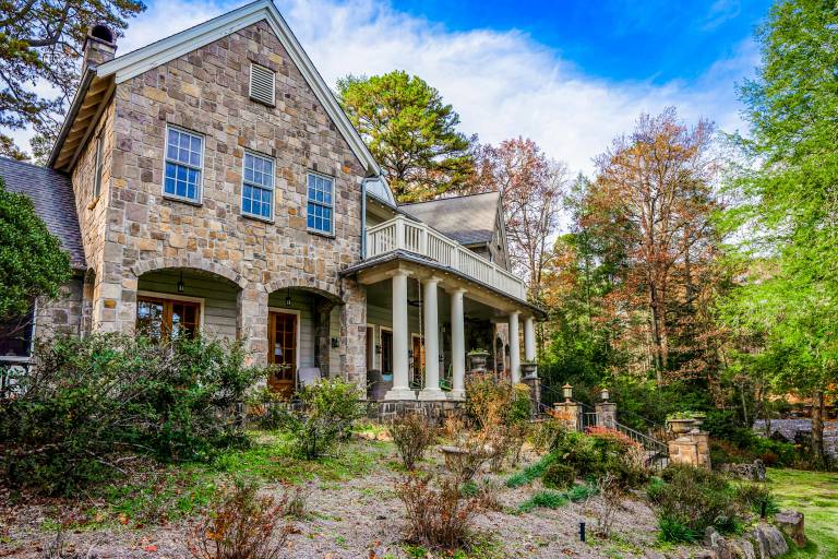 House  Lakemont