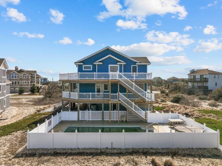 Vacation home with barbeque, private pool & hot tub in Outer Banks, NC