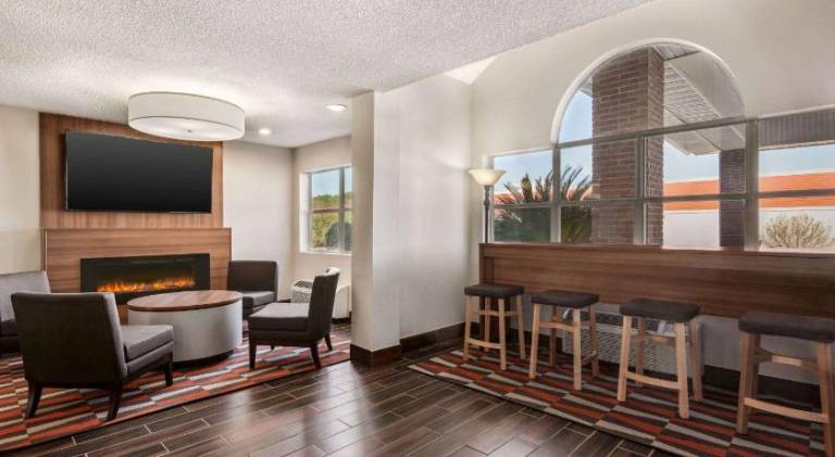 Microtel Inn & Suites by Wyndham Tifton — photo 4