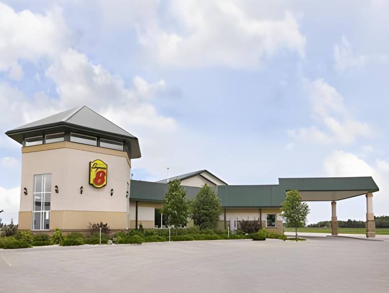 Super 8 By Wyndham Portage La Prairie Mb in Portage La Prairie, MB