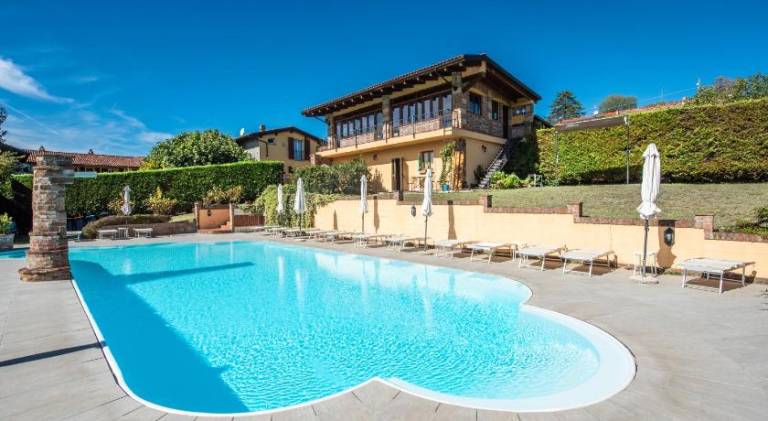 Vacation home with pool & barbecue — photo 2