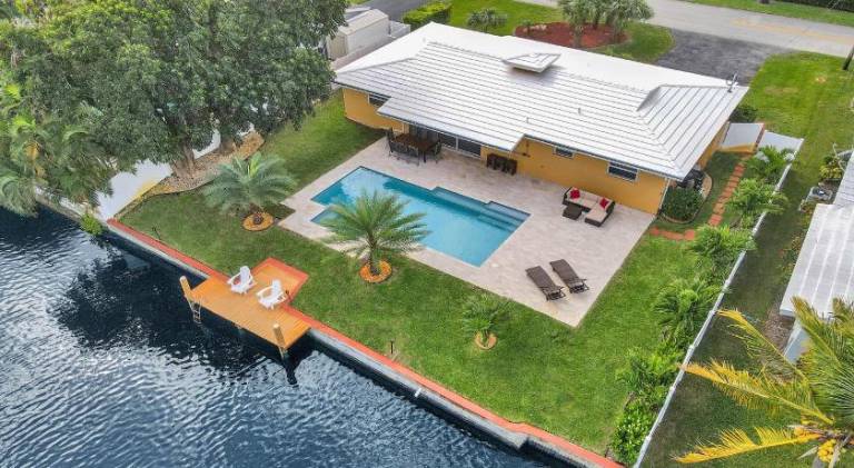 New! Waterfront Heated Pool & Jacuzzi 2 mi to Beach - Fishing Pier Relaxing SPA & Hammock in Lauderdale-by-the-Sea, FL
