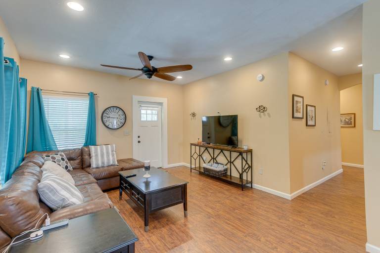 Charming Darien Hideaway w/ Porch, Near Downtown! — photo 2