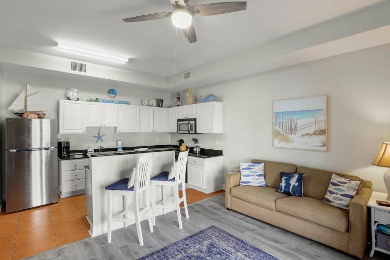 Children-friendly charming condo with hot tub & heated pool | Close to the beach | Dogs allowed — photo 5