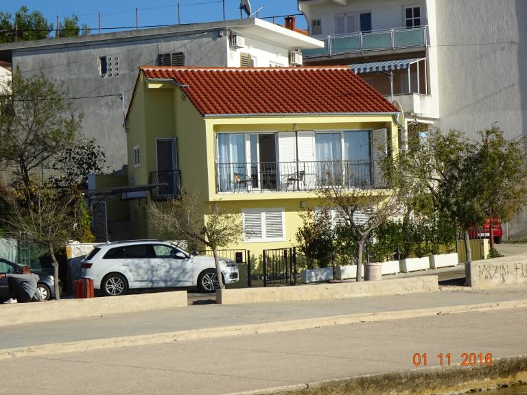 Holiday apartment with barbecue & terrace | Beach view — photo 2