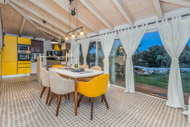 Villa with patio & pool | Pets allowed — photo 4
