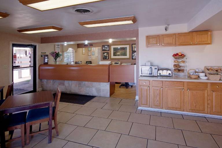 Americas Best Value Inn Tuscaloosa — photo 4