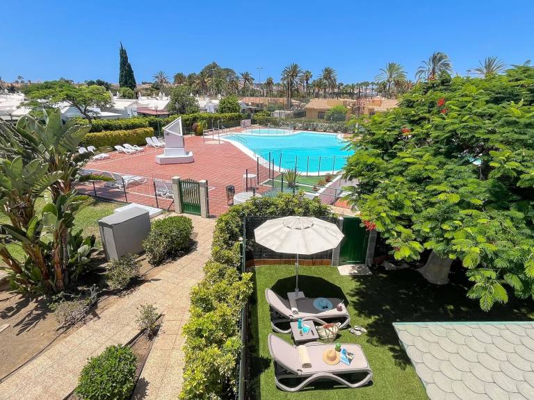 Vacation home with grill, pool & patio — photo 5
