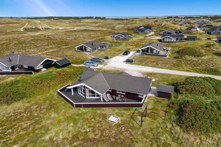 Family-oriented wonderful house with sauna, patio & jacuzzi | Beach nearby | Pets are welcome — photo 3