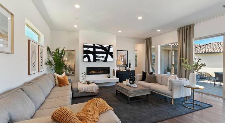 Fully equipped beautiful villa with hot tub, grill & yard | Dogs allowed — photo 4