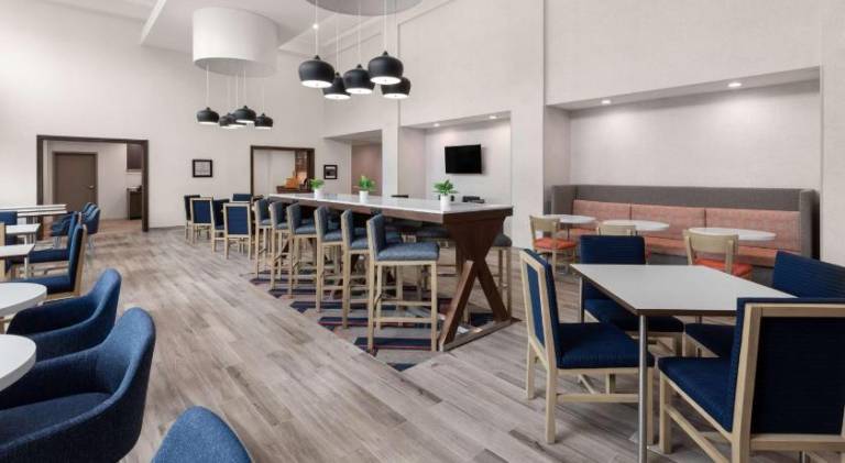 Hampton Inn & Suites Saginaw — photo 4