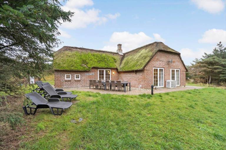 Family-friendly house with terrace, pool & sauna | Beach nearby | Pets allowed — photo 2