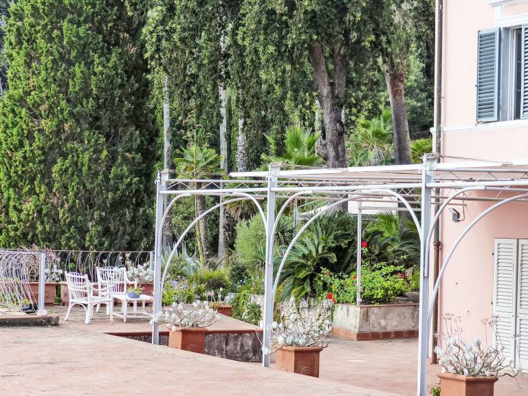 Holiday apartment with patio, yard & pool | Sea view | Pets are welcome — photo 2