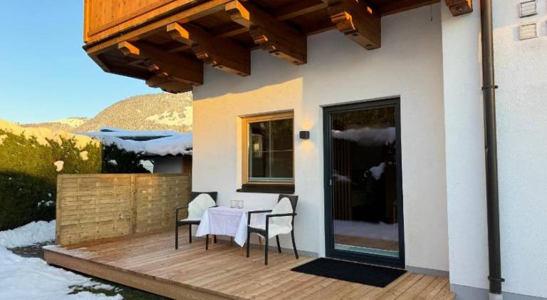 Holiday apartment with garden, barbeque & patio — photo 3