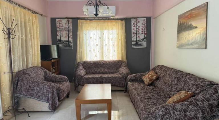 Rental apartment with terrace & garden in South Kynouria