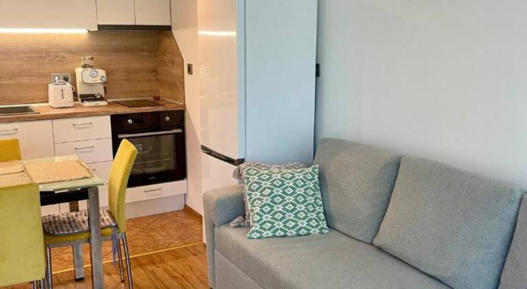 Apartment with patio in Varna