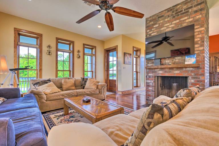 Bright Waveland Home - Walk to Beach Access! — photo 3