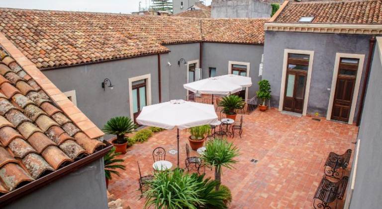 Serviced apartment with garden & patio | Close to Catania Cathedral — photo 5