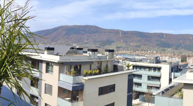 Habitacion pequena vistas y bano privado, NO piso entero, Small room view and private bathroom, NOT wh — photo 4