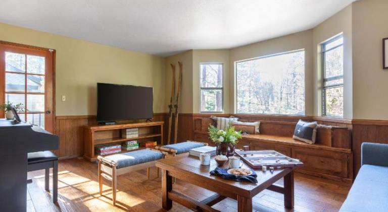 TurtleBear by AvantStay Stunning Character Cabin w Entertainers Patio Table Tennis — photo 2