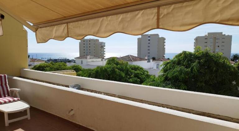 Holiday apartment with pool in Estepona