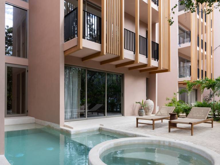 New Luxury Apt w Private Pool & Jacuzzi Aflora