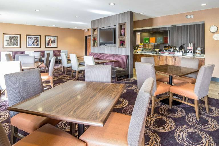 Comfort Inn & Suites Market - Airport — photo 3