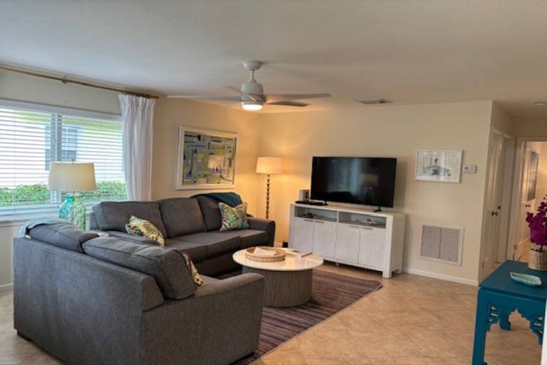 Stuart Cottage II Pet Friendly, Remodeled, close to beach and quaint downtown — photo 2