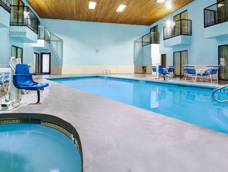 Days Inn & Suites by Wyndham Albuquerque West — photo 3
