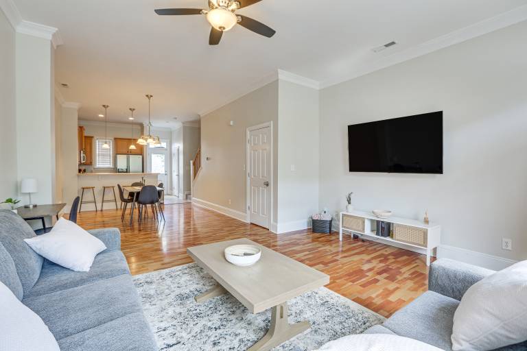 Greensboro Townhome w Fire Pit 1 Mi to Downtown