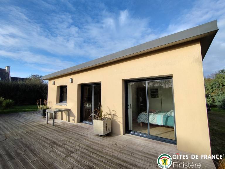 Gite with BBQ, patio & yard — photo 2