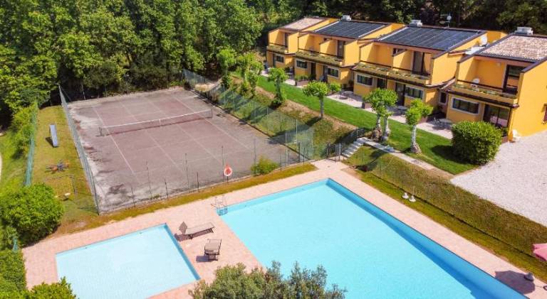 Child-friendly serviced apartment with private pool, yard & patio | Perfect for remote work | Pets allowed — photo 3