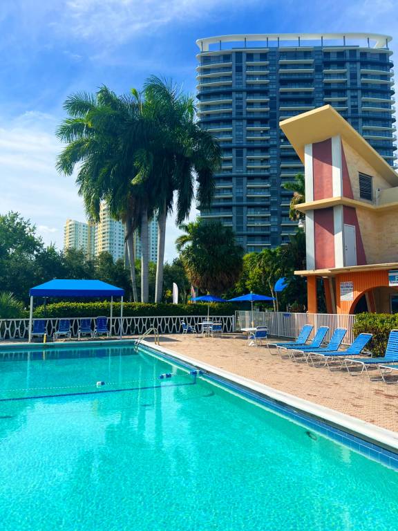 Hostel  Hallandale Beach