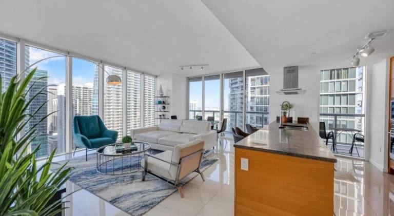 Holiday apartment with pool & hot tub | Next to Bayfront Park | Good for workation in Miami, FL