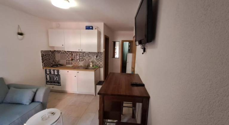 Apartment with terrace & yard | Pet-friendly — photo 2