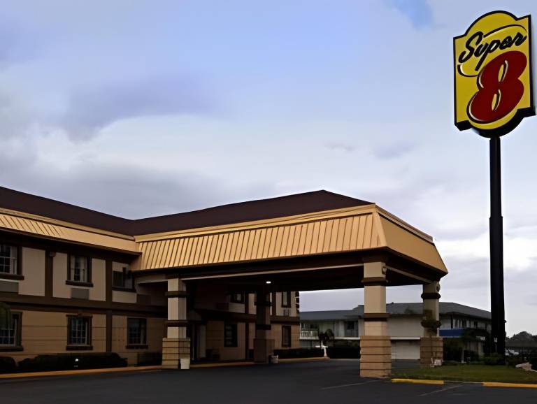 Super 8 By Wyndham Kingsville in Kingsville, TX
