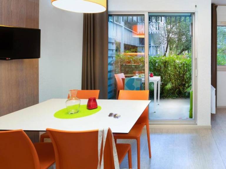 Holiday apartment with pool & patio — photo 4