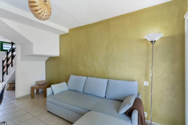 Holiday Home 'Beautiful Beach Bungalow' with Shared Pool, Wi-Fi & Air Conditioning — photo 4