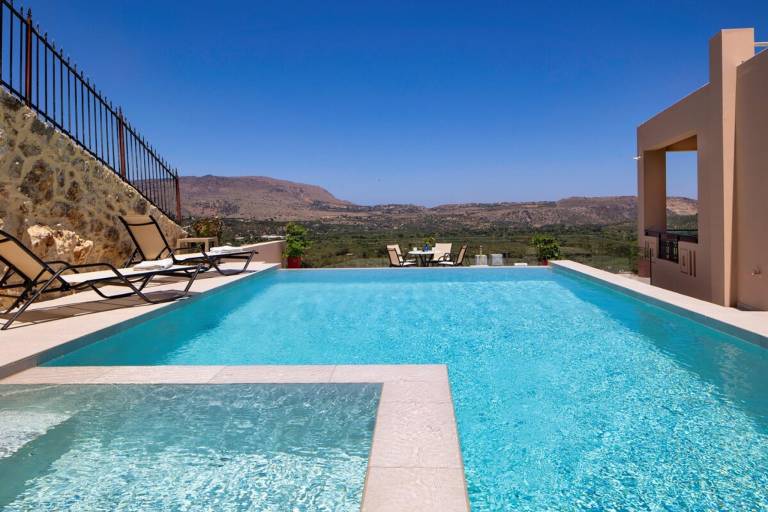 Villa with BBQ, patio & private pool | Good for workation in Apokoronas