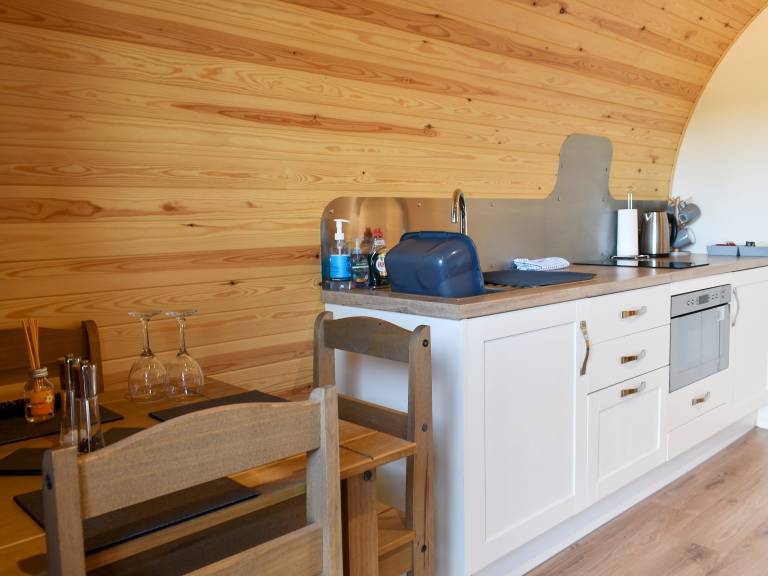 Child-friendly lovely cottage with yard | Pets allowed — photo 5